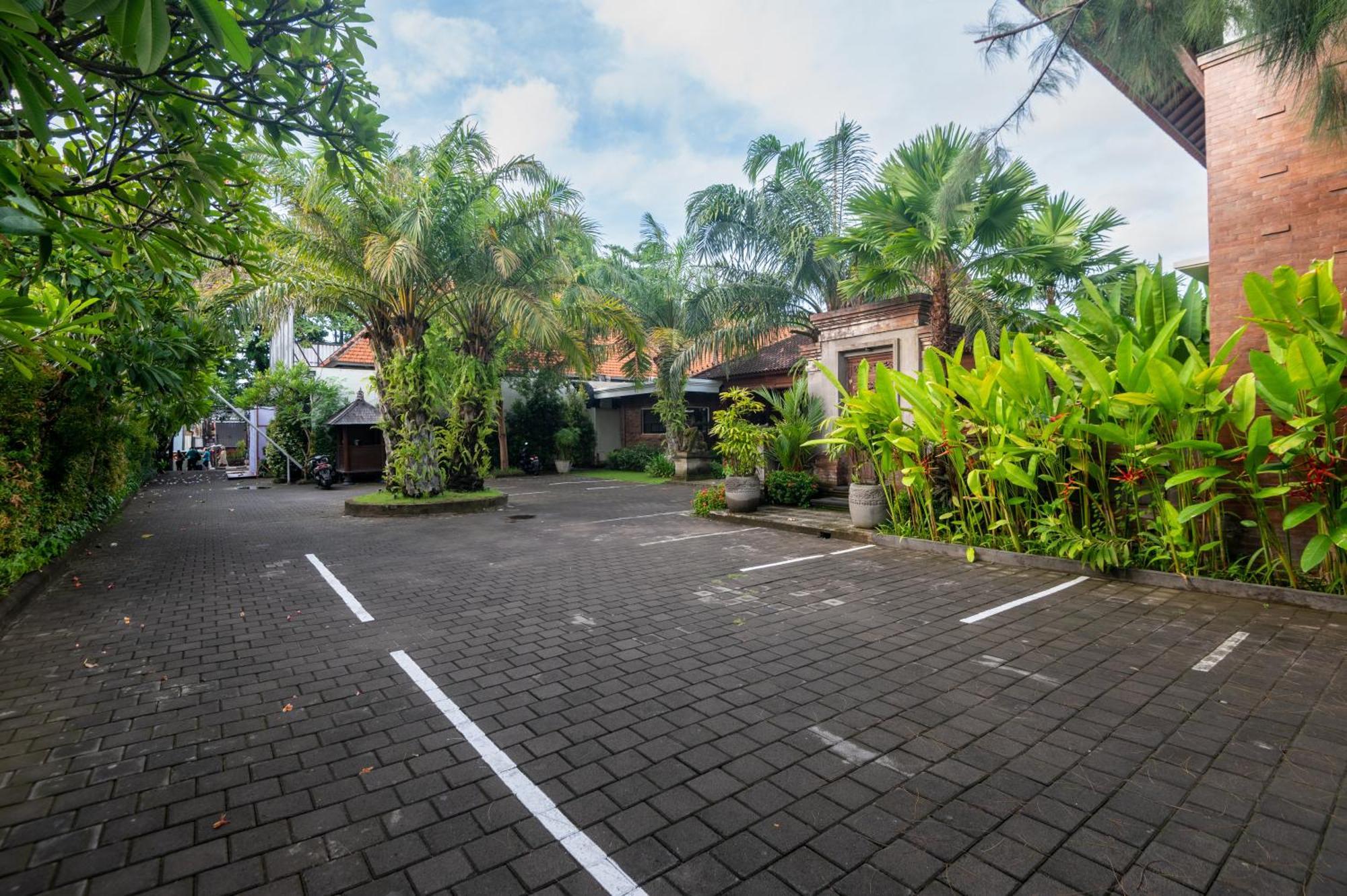 Griya Shanti Hotel 4*